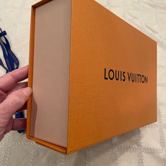 Louis Vuitton box with original ribbon - Picture 6 of 6